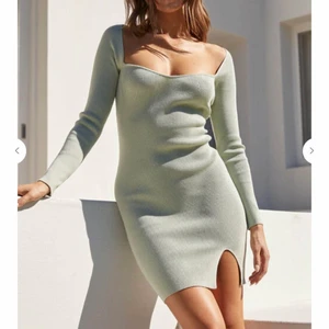 Klänning - Fick hem denna snygga klänning men tyvärr passade den inte mig. Innan jag skickar tillbaka den tänkte jag kolla intresse. 366kr och då är spårbar frakt inräknad. Nypris 499:- 