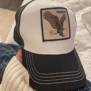 Kepa - Säljer denna kepsen som jag köpte här på plick. Använt några gånger. Köparen står för frakten💕