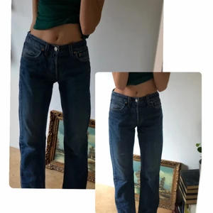 Levis 501 jeans - Skit snygga Levis jeans i modellen 501. De går precis ned till foten på mig som är 167/168 och passar mig förövrigt perfekt. Storleken är 28/30 men sitter bra på mig som normalt har 26-27.