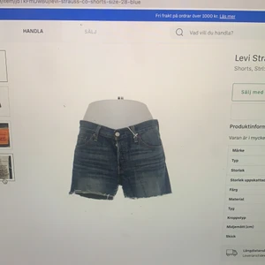 Jätte fina Levis shorts  - Säljer mina Levis short som jag precis köpt på sellpy pga av att dem var alldeles förstora. Dem är jätte fina och passar jötte bra till sommaren eller till en cool outfit nu med strumpbyxor och fin stickad tröja!💗 midjemåttet är 75cm och kan tyvärr inte ta bild hur dem sitter på eftersom att dem är lagom stora. Frakten är mellan 24-45kr💗💗kom provat för fler fårgor