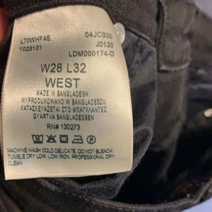 Lee jeans - Knappt använda och köpta i butik. Inga märken utan dem är för små för mig. Orginalpris i butik 900kr.