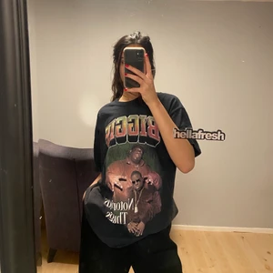 Biggie t-shirt - Köpt för 2 år sen för 400kr. Har använt den typ 4-5 gånger. 