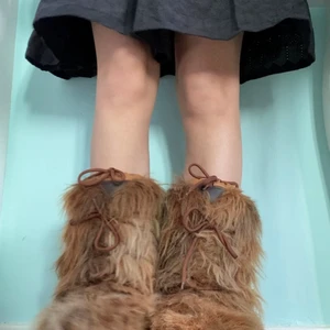 Vagabond moonboots  -  Aldrig använda av förra ängarna, bara testade testad två gånger av mig  Storlek 41-43 för stora för mig som har 38 Frakt är spårbar och kostar 99 