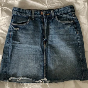 Jeanskjol - Jättefin jeanskjol, sparsamt använd