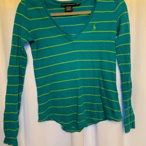 Ralph Lauren tröja  - Säljer denna tröja då jag knappt använder den! 