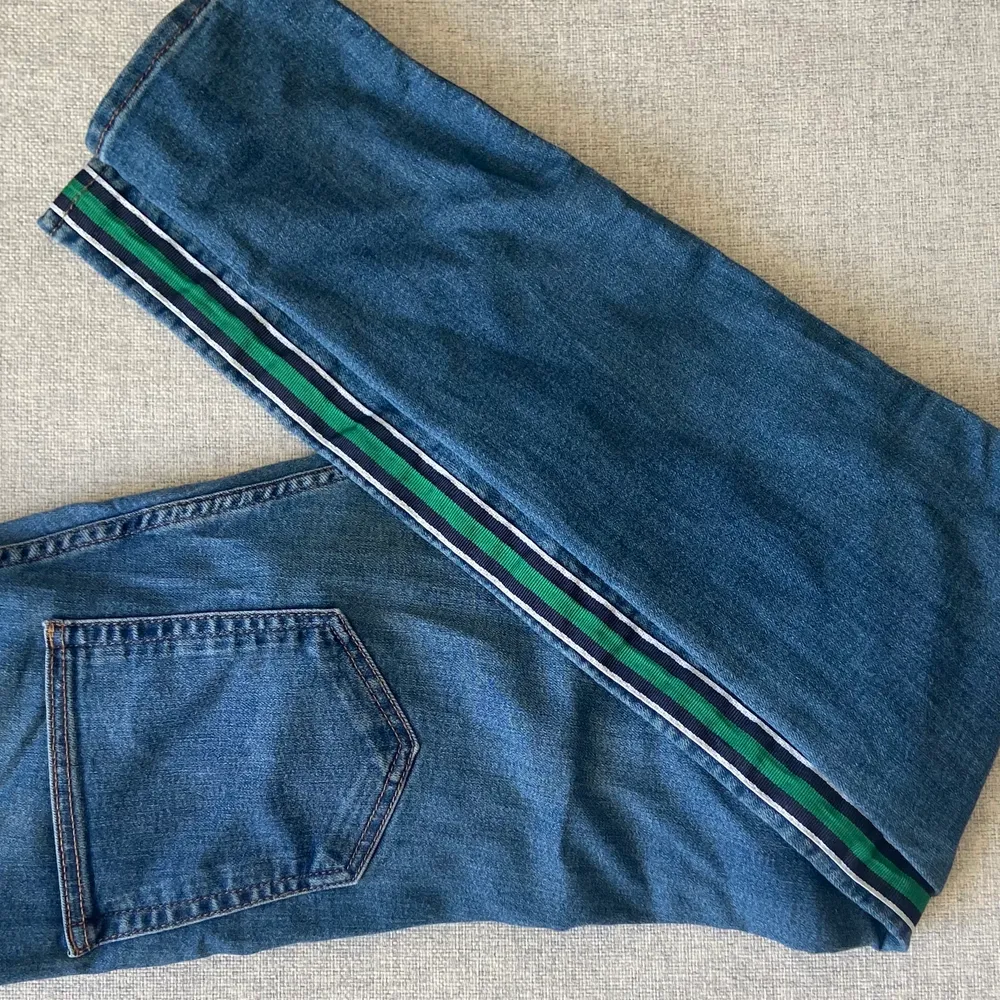 Skinny jeans form HM. Helt oanvända bara prövade. Köpte för 200 ish men säljer billigare. Hojta till om du är intresserad. Jeans & Byxor.