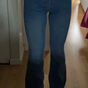 Cubus  - Jag är 170 och dessa sitter perfekt i längden, storlek XS men väldigt töjbara så passar typ som S också. Väldigt fina och inga defekter 