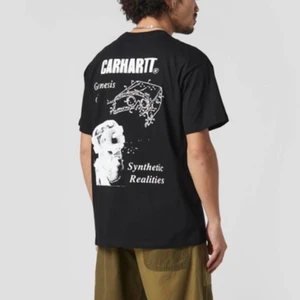Carhartt WIP ”Synthetic Realities” - ❗️60% UNDER RETAIL❗️  Carhartt WIP ”Synthetic Realities”  Storlek: M Pris: 200kr  Con: 10/10 oöppnad   Orderbekräftelse finns.