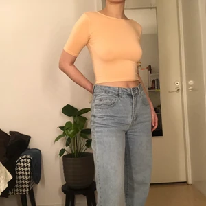 Topp - Snygg topp som är kroppsnära i trikåmaterial, kommer tyvärr inte till användning men är otroligt skön!🤍