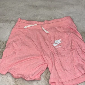 Nike shorts - Används ej och är för stor 