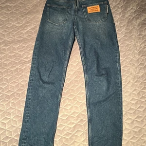 Burberry back-to-front jeans - Want to sell/want to trade.                                                 Säljer nu dessa sjuka burberry jeans. Skicket är som nytt alltså 9/10 enligt mig. Retail gick på över 8000kr och dem är i storlek 32/32. Pris kan diskuteras vid snabb affär. Alla tags följer med. 
