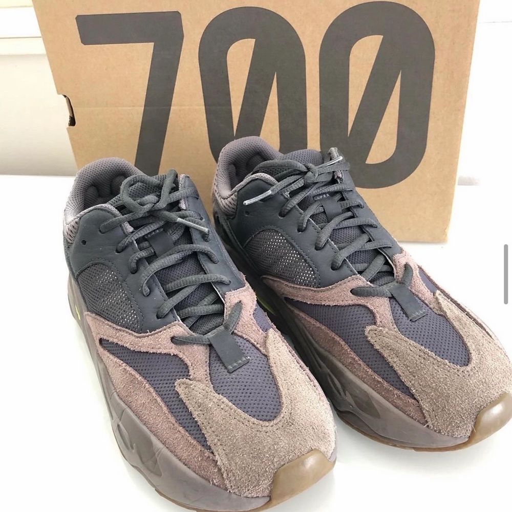 Adidas Yeezy 700 Mauve | Plick Second Hand