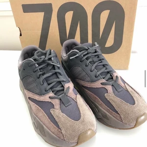 Adidas Yeezy 700 Mauve - Säljer min Adidas Yeezy 700 Mauve. Storlek 42, Sick 9/10 