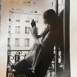 Poster i svartvitt  - Säljer denna superfina poster i nyskick och köpt för något år sedan. Den är k måtten 100x80cm och kan skickas eller bli upphämtad i Jönköping. 