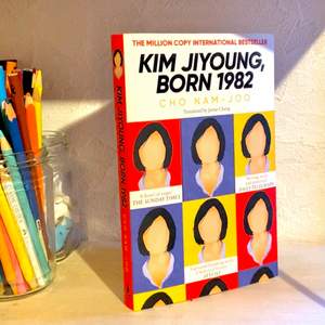 Detta är en speciellt skriven bok på ett sätt. Du följer jiyoung genom hela hennes liv baserat i Korea. Då hon levde i rädlsa för obehagliga killar och touchy läraren, till abort för de som va född som kvinnor och att det första ämnet på hennes arbeta plats var om kvinnors kroppar. Boken är typ fiction, fakta som baseras sanning och gender inequality i Korea. 