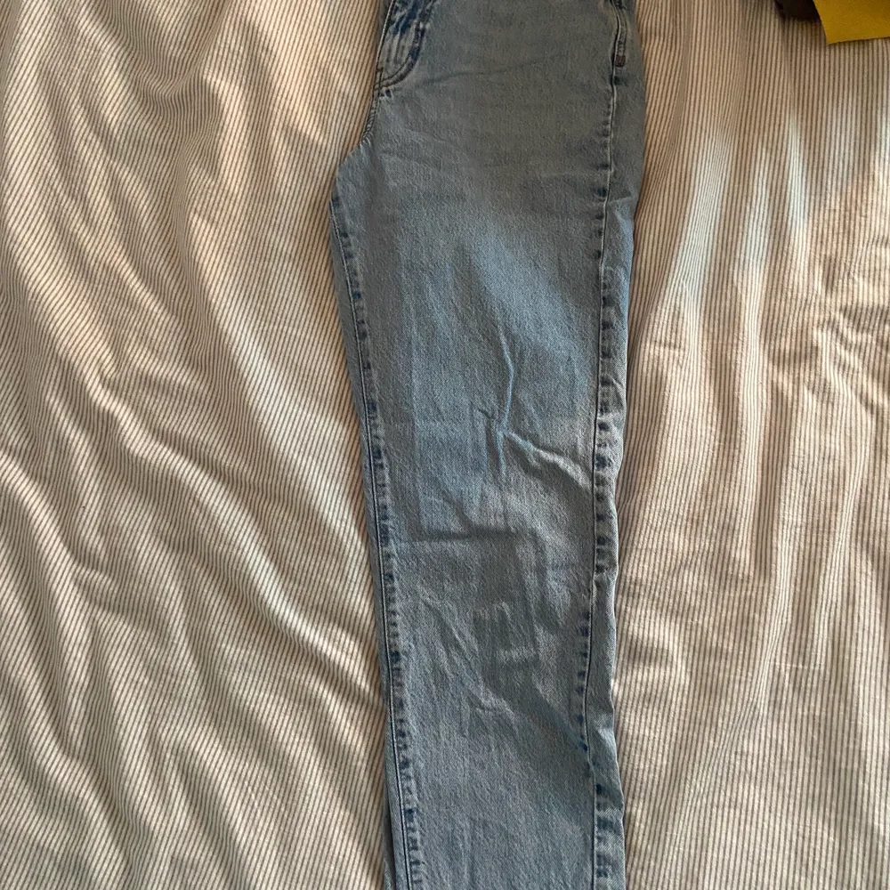 Jeans från Gina Tricot i storlek 40. 60kr+ frakt🥰. Jeans & Byxor.