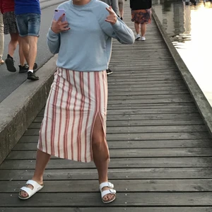 ljusblå tunn sweatshirt  - Ljusblå tunn sweatshirt. Använd ett par gånger, men har hållt sig i bra skick! Storlek S. 🦋