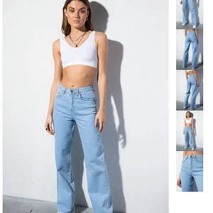 Madlady jeans - Säljer mina jeans i strl 34 från madlady då de ej passar mig längre! Superfina, blivit något ljusare än deras ursprungliga färg, annars i toppenskick! Köpta för 550, buda från 190/ köp direkt för 290