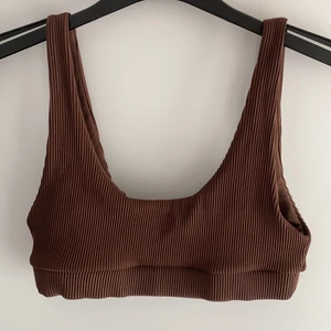 Bikini  - Brun bikinitopp från Bik Bok i storlek XS. Lapparna är borta men den är aldrig använd, endast testad. 
