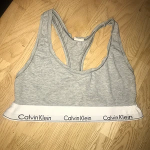 Calvin Klein BH  - Den är använd några gånger, fint skick! Medium 