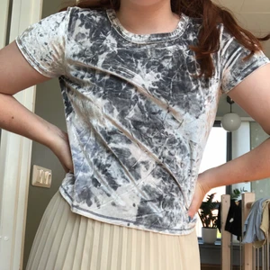 Supersnygg sammetstopp! - Sammetstopp från hollister perfekt till fest och sånt🥰 inte använd särskilt mycket så den är i bra skick! Pris kan diskuteras:)    (Budgivning vid många intresserade)