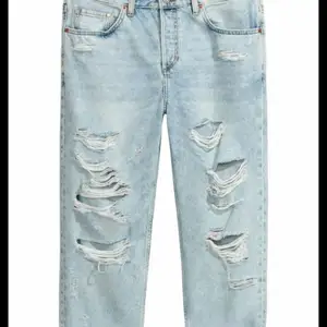 & denim jeans från h&m köptes för ca i år sedan! Ljus blå färg! Köpares för ca 300 kr säljs för 80kr utan frakt! Går att buda! Storlek 27 ( xs/s)!