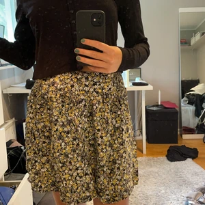 kjol - fin blommig kjol💖💖