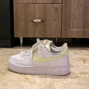 Nike Air Force 1 - Jeg vil gerne have 350 kr for dem😊