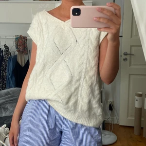 Stickad väst från zara - Från zara! Använd nån gång! Köparen står för frakten