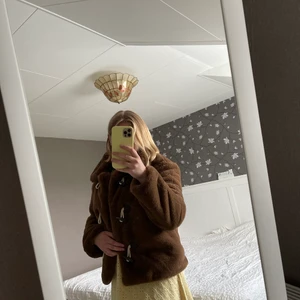 Vinterjacka  - En urgullig vinterjacka från NAKD❤️ Nypris 800kr säljer för 250kr. Aldrig använd. Kan mötas upp i centrala Jönköping eller skicka via post. (då står köparen för frakten)