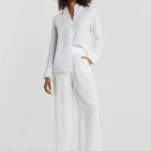 Linnebyxor  - Intressekoll på mina linnebyxor från Gina! Säljer då de aldrig kommer till användning! Aldrig använda så i jättebra skick! Slutsålda på hemsidan💞 köpta för 359kr så säljer för 250, köparen står för frakten