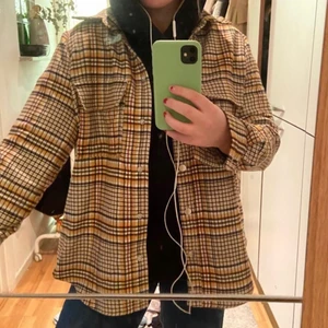 Rutig kofta/jacka - Tunn jacka som också funkar som kofta 😍 Perfekt till en sommarkväll 💛 (Lånad bild)