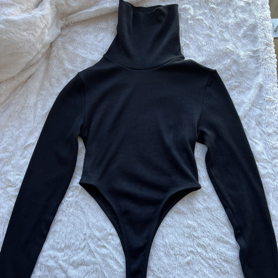 Body med hög utskärning 🖤 - 91