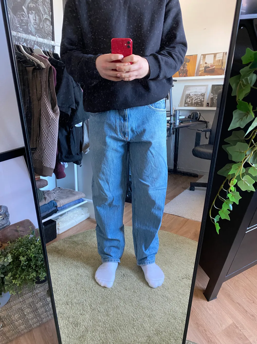 Ett par blå jeans från pull & bear. De är i storlek 32 och har regular fit. Mer bilder kan skickas vid önskan. . Jeans & Byxor.