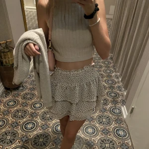 Linne - Stickat beige linne