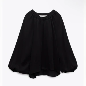 BLUS ZARA - Svart blus från zara använd 2 gånger storlek xs💕💕