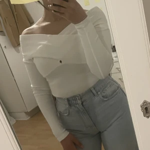 Off shoulder tröja - Off shoulder tröja från Bikbok, stl XS