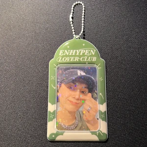 Fanmade kpop photocard holder - Helt ny! Fanmade av ”sabii.pins” på etzy/instagram