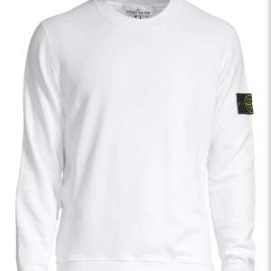 INTRESSEKOLL på min stone island sweatshirt. Den är i bra skick och säljs i nypris för 2900 kr. 