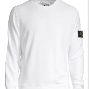 Stone Island sweatshirt  - INTRESSEKOLL på min stone island sweatshirt. Den är i bra skick och säljs i nypris för 2900 kr. 