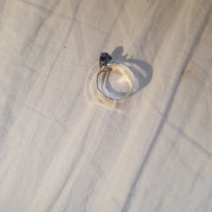 Säljer min ring - Nu säljer jag .in ring som är helt oanved och i bra skik