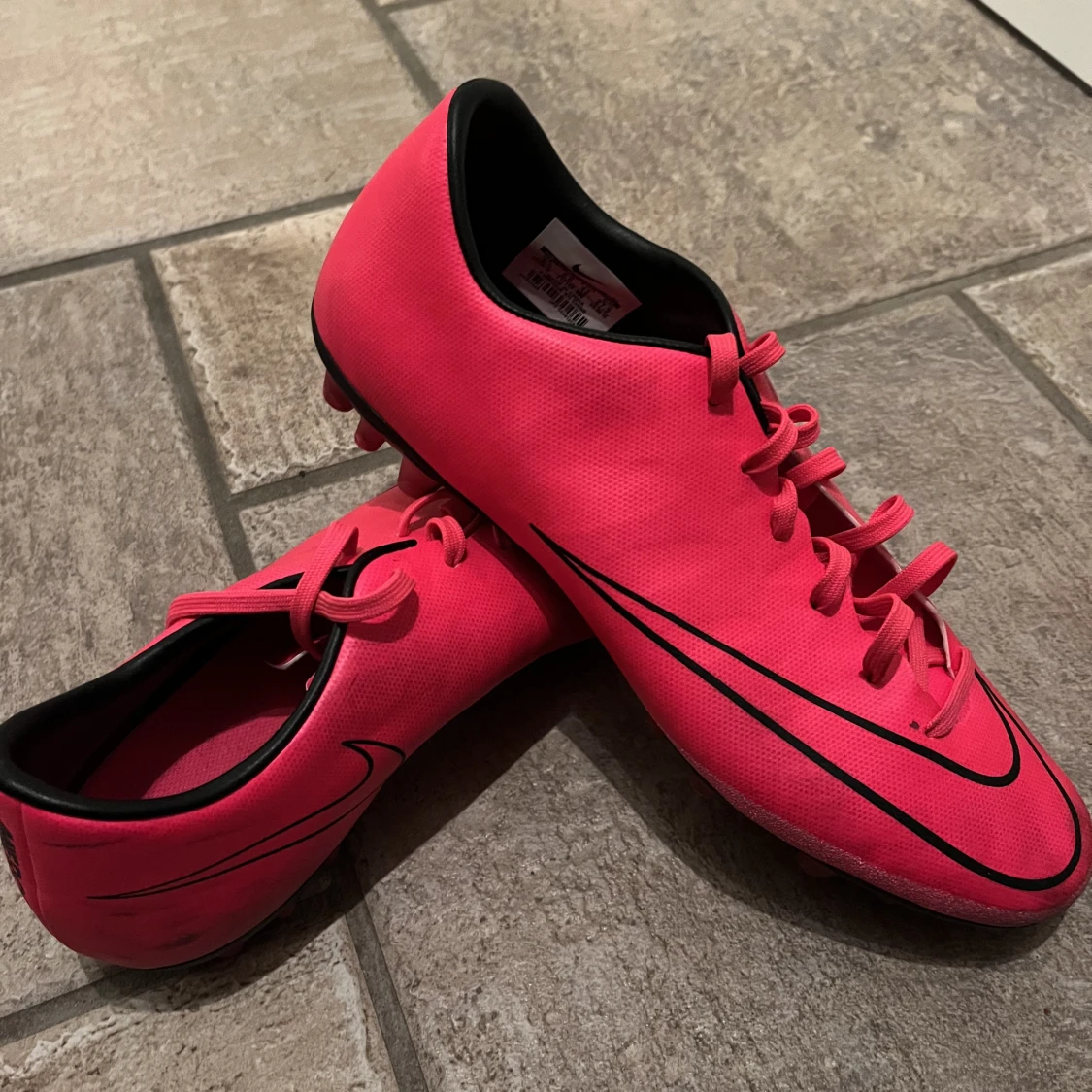 Nyskick Nike fotbollsskor  - 91
