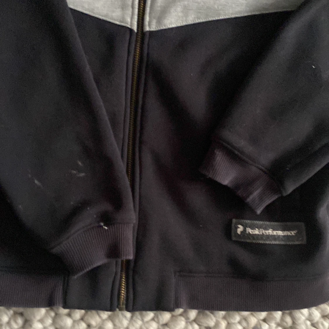 Peak performance hoodie  - 90