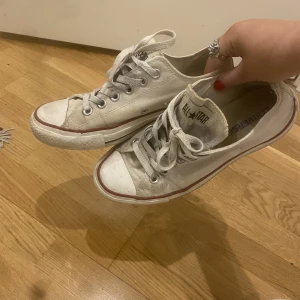 Converse - Säljer mina favorit converse skor i storlek 38 då dom har blivit försmå för mig! :( pris kan diskuteras!