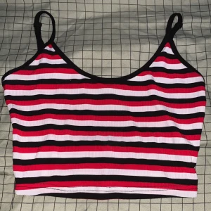 Topp - Randig topp i storlek Xs! 💗