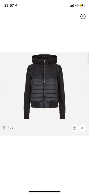 Helt ny pjs jacka - Storlek s finns i beige med, köpt för 3000 kronor och använt enstaka gång.  