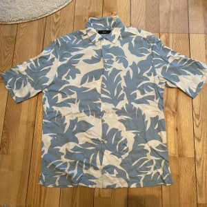 Vintage diesel skjorta  - Super snygg kortärmad skjorta från diesel i strl M, superfint skick. Endast använd fåtal gånger.