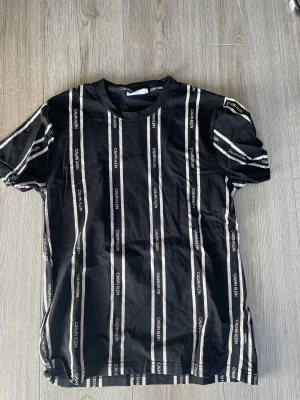 Calvin Klein T shirt - skick 9/10 som ny