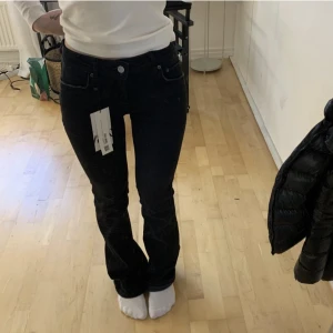 Zara jeans  - Slutsålda lågmidjade jeans ifrån zara i strl 34🤍
