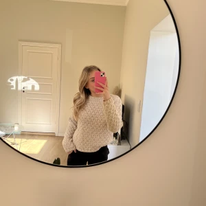 Stickad tröja JDY - Super skönt tröja från JDY, säljer då den inte kommer till användning. Använd typ 2 gånger. Köparen står för frakt💗